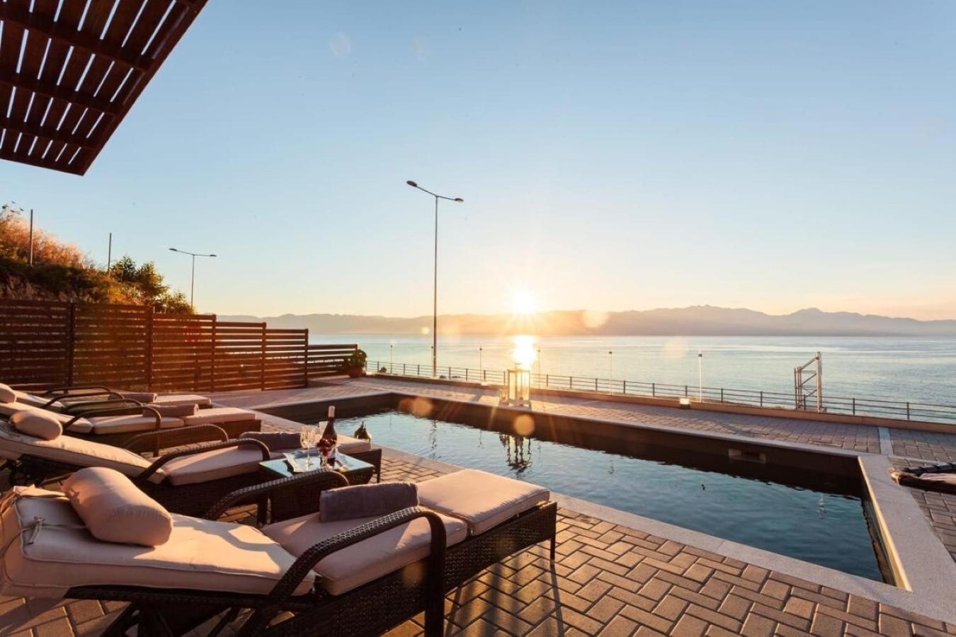 Seaside Summer Bliss - Aurora Luxury Pool Paradise Petalídhion Екстериор снимка